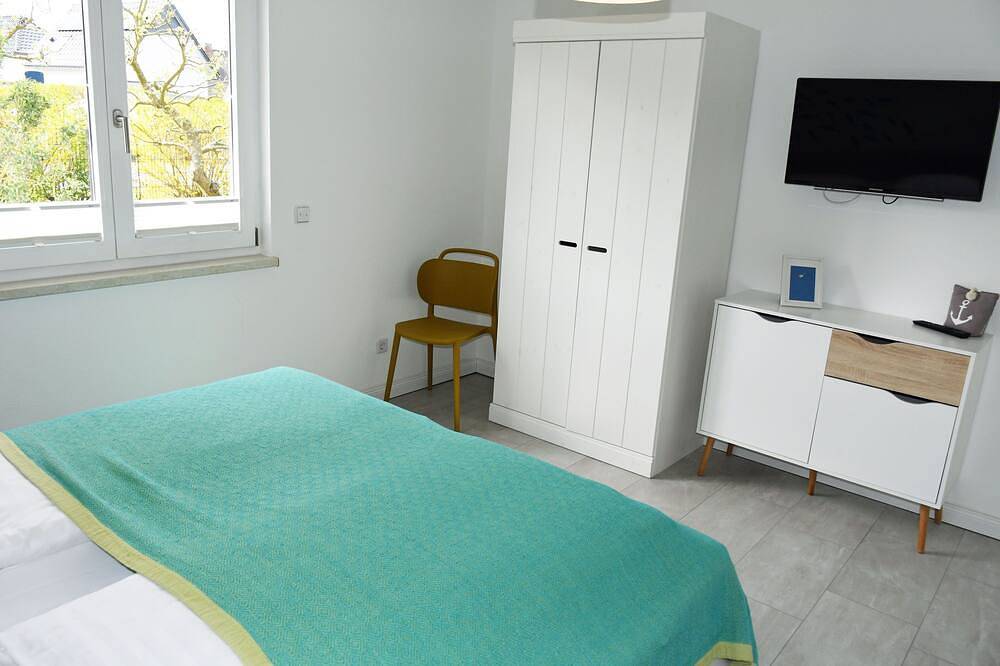 Ganze Wohnung, Ferienhaus mit Sauna u. Terrasse im Zentrum von Rügen in Thesenvitz, Bergen auf Rügen