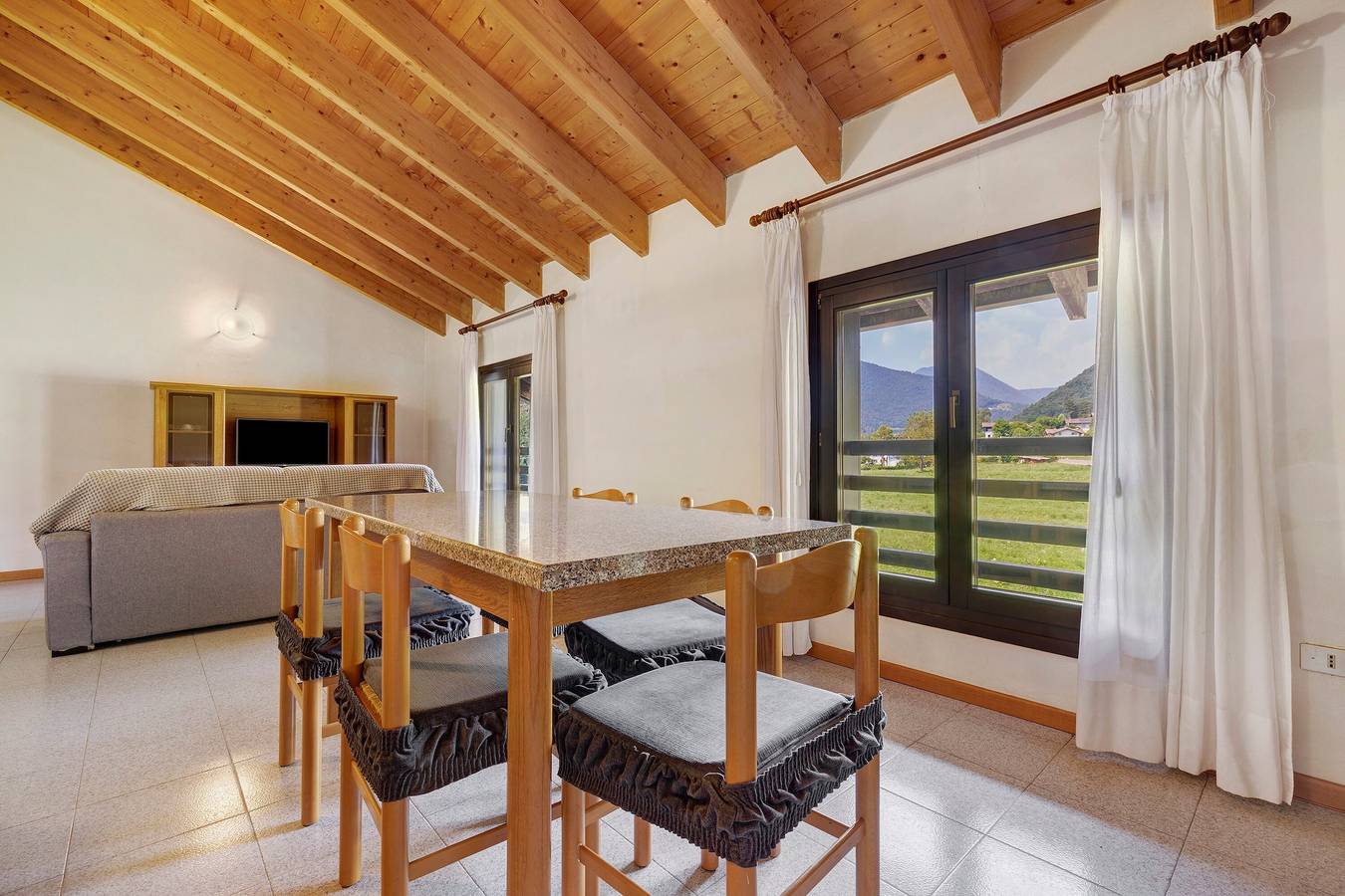 Ganze Wohnung, Ferienwohnung 'Casa Serena&Giacomo 9' mit Bergblick, Gemeinschaftsgarten und Wlan in Bezzecca, Ledro