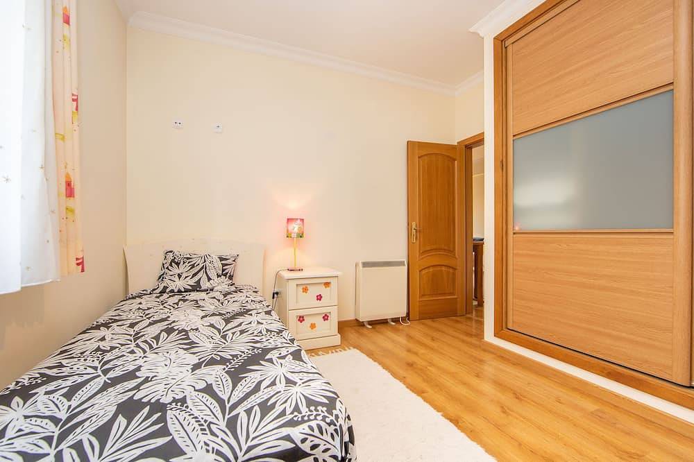 Villa moderna, grande e bella per 10 persone con piscina e giardino ad Azeitão. in Setúbal, Halbinsel von Setúbal