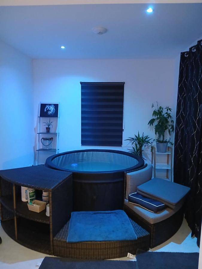 Gîte pour 2 personnes, avec Balcon ainsi que Jacuzzi et Terrasse à Aillas