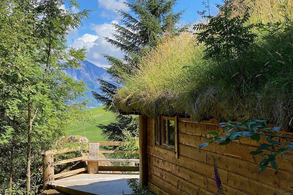 Wooden cabin with grass roof, sleeps 2-5 people., Self catering. Open fire place in Sognefjord
