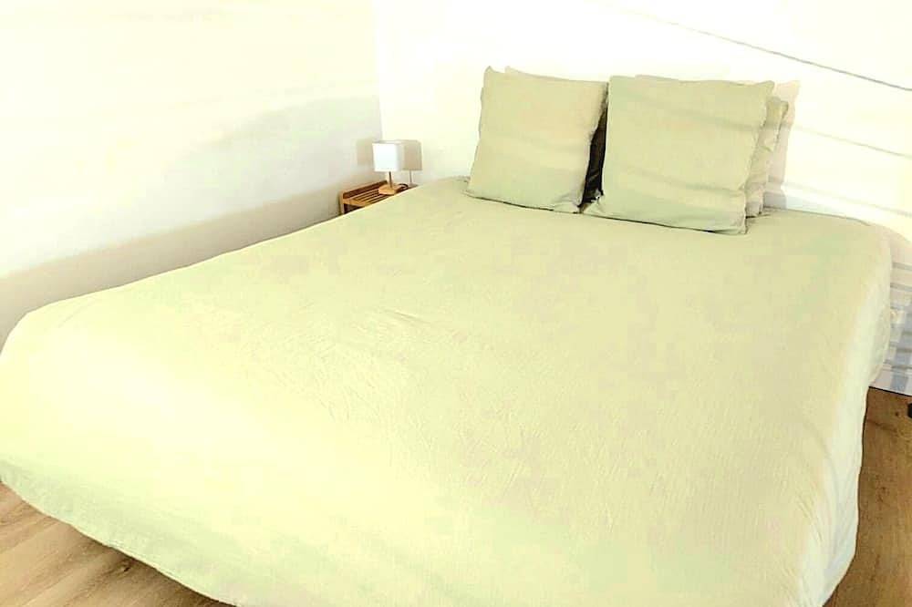 Comfortable accommodation in the heart of the vineyards in an old Fenil dating from 1815 in Marcy, Beaujolais