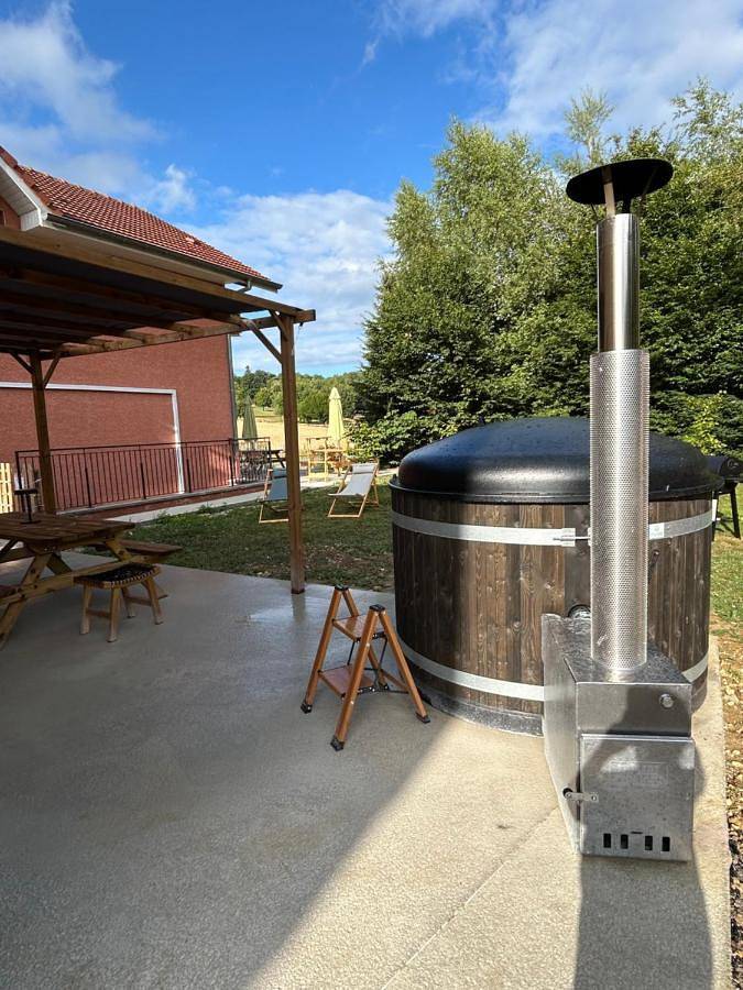 Location de vacances pour 8 personnes, avec terrasse et jacuzzi à Montenois