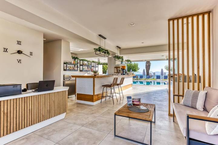 Appart’hôtel pour 2 personnes, avec Balcon et Terrasse ainsi que Jardin et Piscine