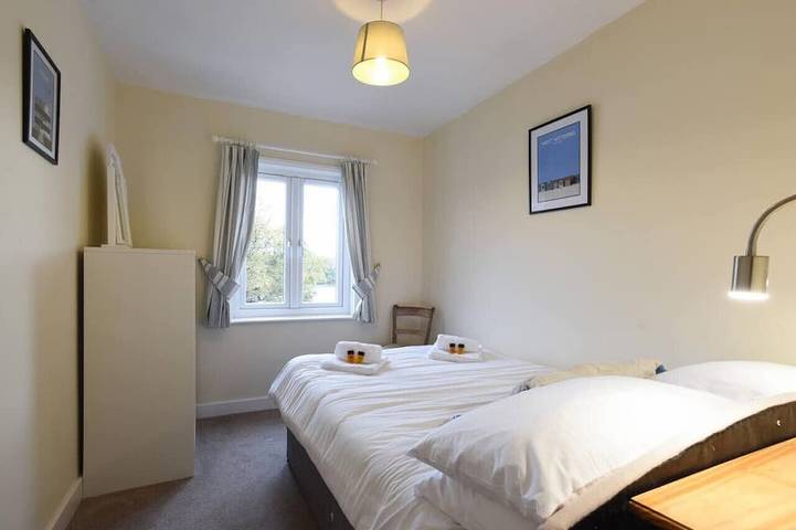 Pet friendly  direct water access  3bed sleeps 6 in Fareham, Hampshire