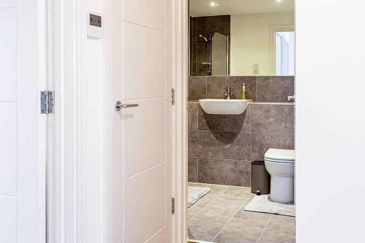 Apartamento entero, Attractive Cosy 2 Bedroom Penthouse with free Parking inside Romford Centre in Havering, Londres