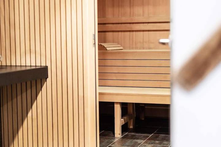 Ferienwohnung für 4 Personen, mit Whirlpool und Balkon sowie Garten und Sauna in Bizau