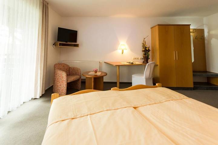 Hotel für 3 Personen, mit Balkon und Terrasse sowie Ausblick in Schenkendöbern - 4