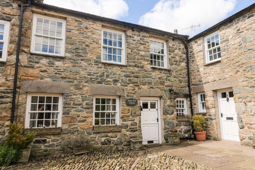 Piggy Bank Cottage, pet friendly in Sedbergh in Sedbergh, Yorkshire Dales National Park