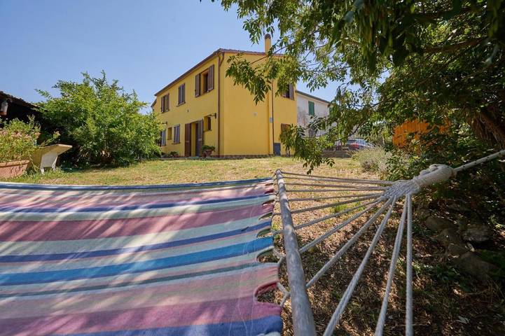 Appartamento per 2 persone, con panorama e giardino in Suvereto