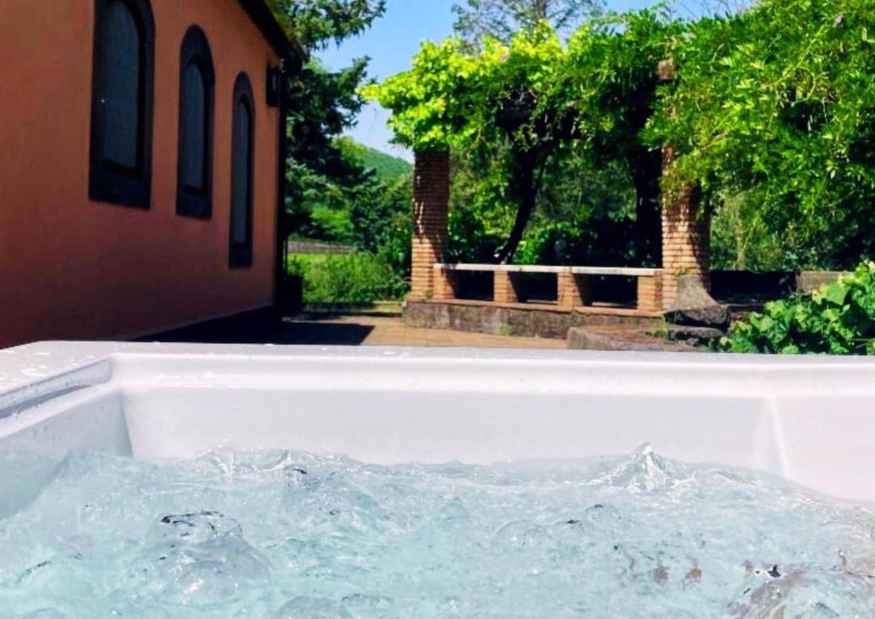 Villa con Jacuzzi sull'Etna con terrazza panoramica in Trecastagni, Etna