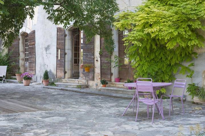 Location de vacances pour 3 personnes, avec vue sur le lac et vue ainsi que jardin et piscine à Aiguines - 3