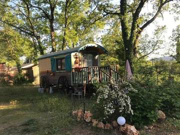 Gîte pour 3 personnes, avec terrasse et piscine ainsi que jardin et jacuzzi à Saint-Paul-en-Forêt