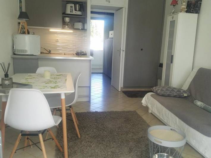 Gîte pour 4 personnes, avec piscine ainsi que vue et jardin dans Port Gregau - 4