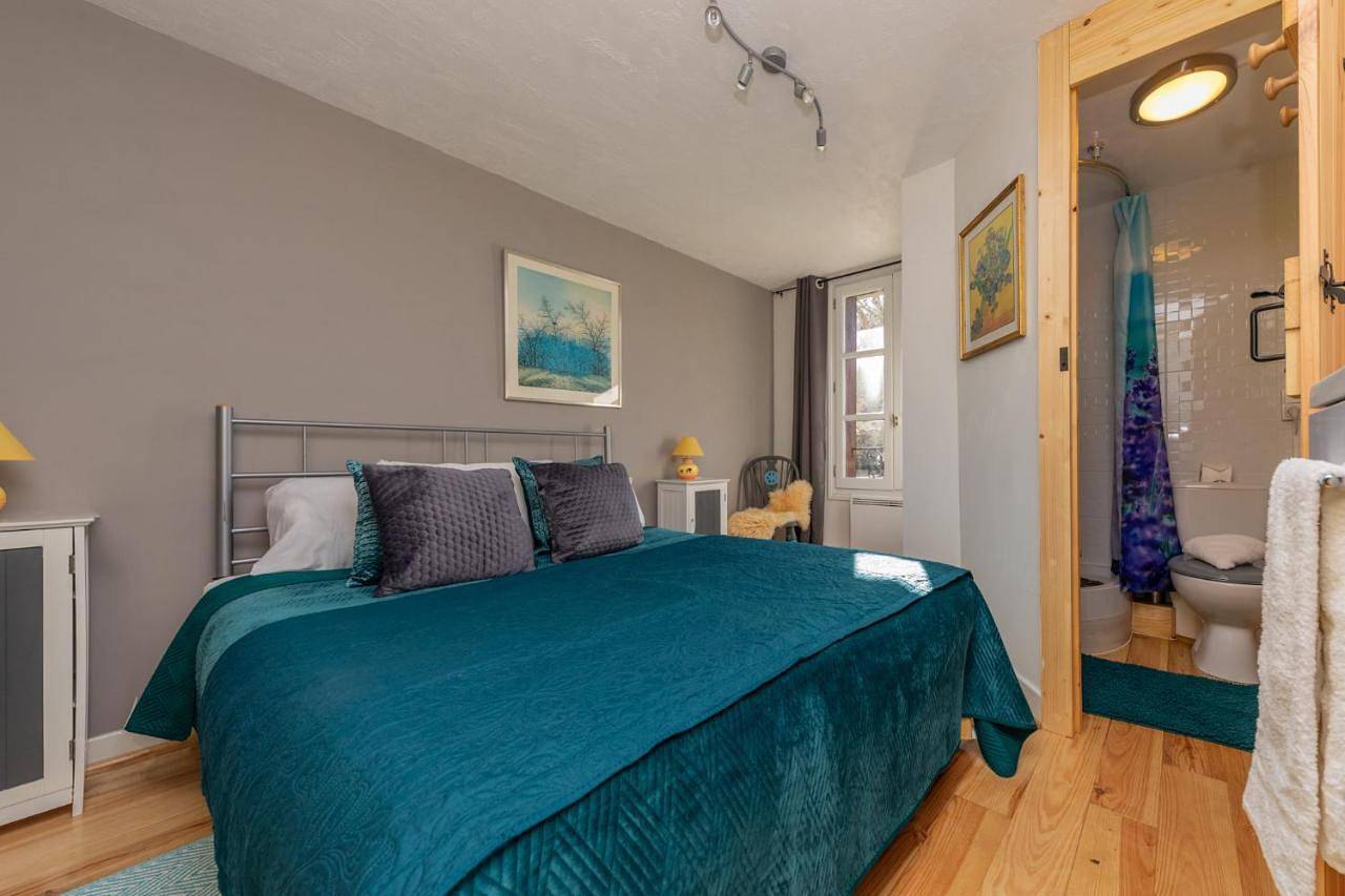 Double Room with Private Bathroom in Saint-Aurélien, Région de Brive-la-Gaillarde