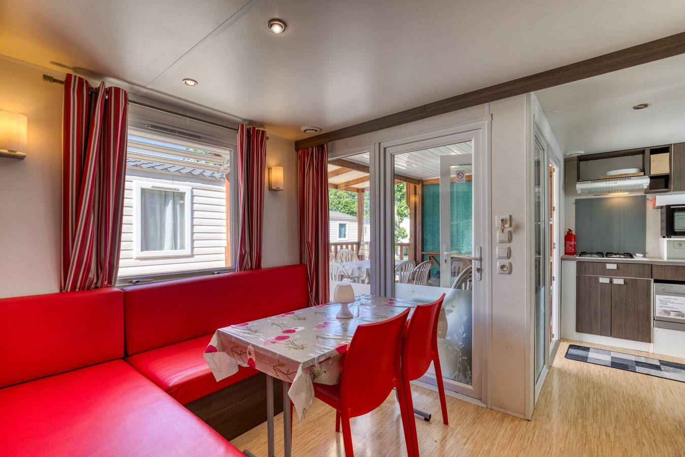 Mobil-home « Camping Les Dunes » con terraza privada, jardín común y aire acondicionado in Agde, Costa mediterránea (Francia)