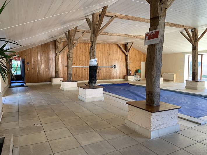 Gîte pour 19 personnes, avec Terrasse et Jardin ainsi que Piscine et Sauna