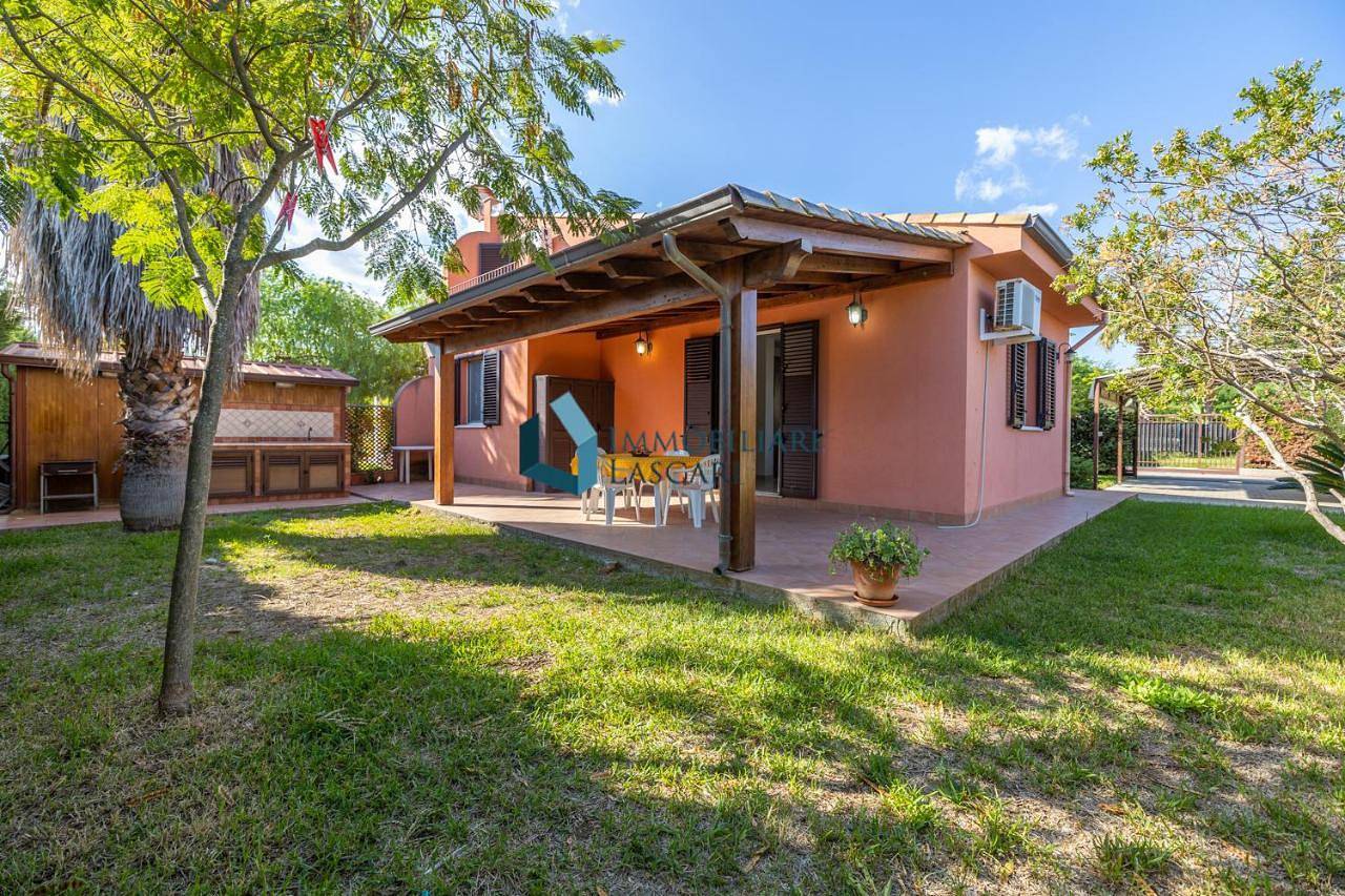 Villa Siragusa con piscina condominiale in Gorgo Lungo, Campofelice di Roccella