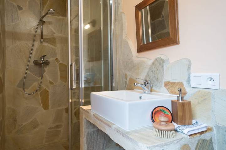 Gîte pour 12 personnes, avec terrasse et piscine à Santa-Reparata-di-Balagna - 4