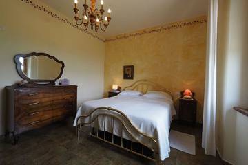 Villa for 6 People in San Gimignano, Siena Province, Photo 4