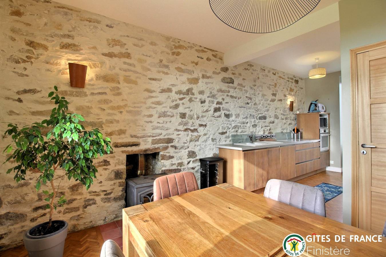 Maison bord de mer avec jardin clos au coeur de Portsall. in Portsall, Ploudalmézeau