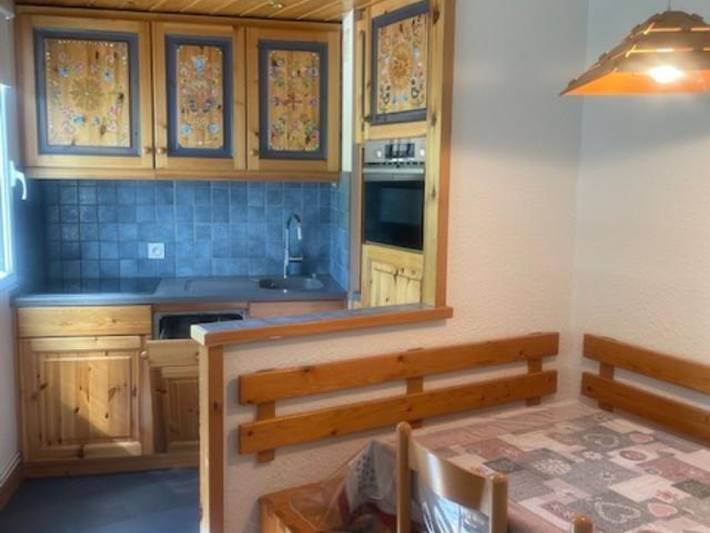 Entire apartment, Les Menuires - 1 Bedroom - 5 Guests - Balcony & Wifi - Pets Allowed in Les Menuires, Saint-Martin-de-Belleville