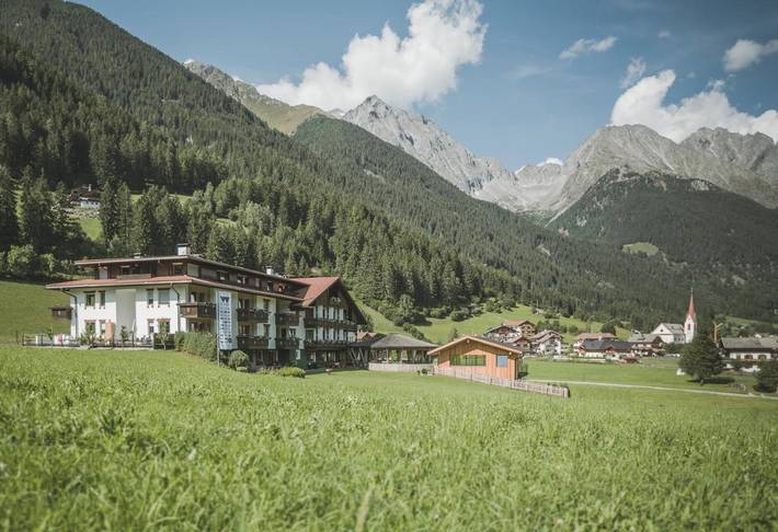 Hôtel pour 3 personnes, avec sauna et jardin ainsi que vue et piscine, animaux acceptés dans Anterselva Di Mezzo