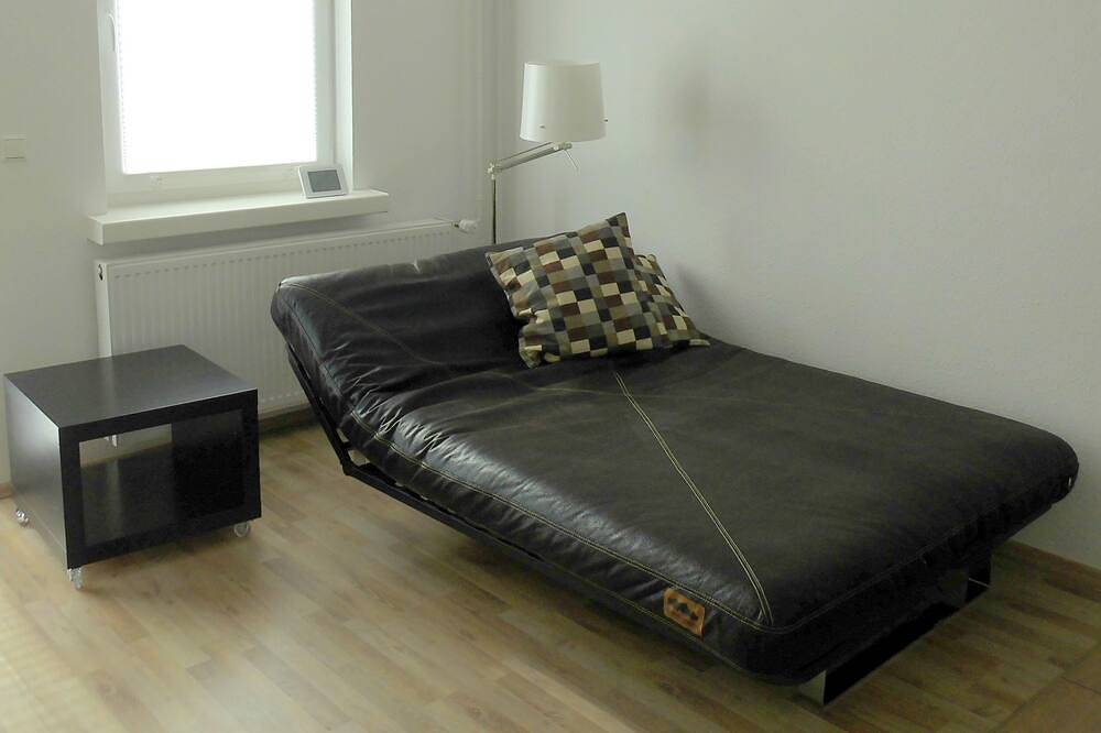 Entire apartment, Right on the lake - plenty of space for family & friends, modern, terrace, boat rental in Strasen, Wustrow (Mecklenburg Lakes)