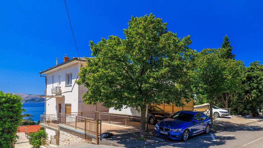 Apartament wakacyjny dla 4 osób, z jacuzzi i ogród w Novi Vinodolski