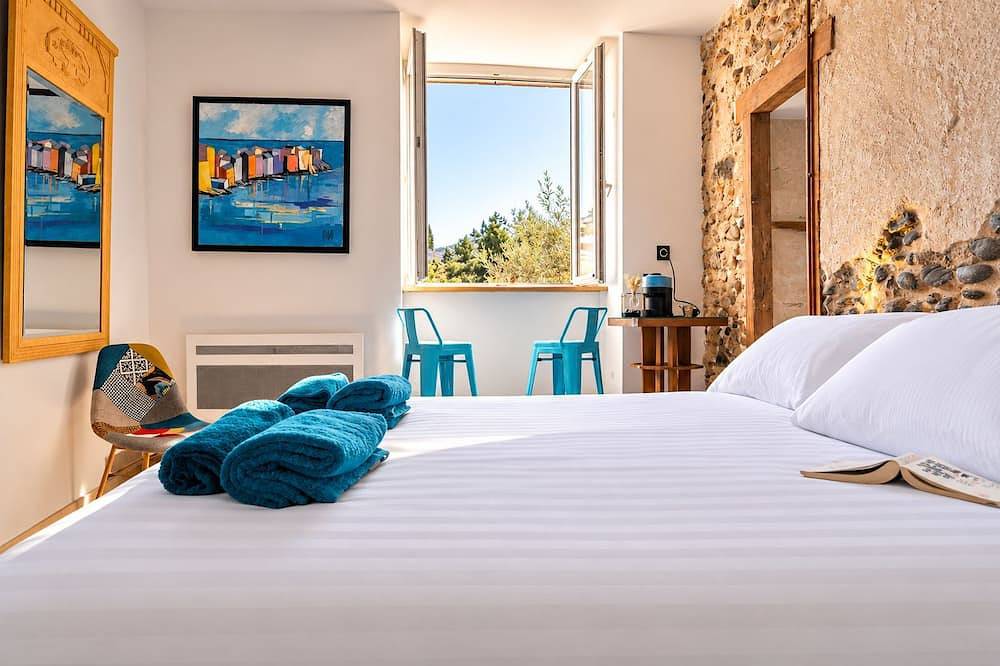 Ganze Wohnung, 1693 – 4* Charming apartment with a suite, jacuzzi, and a terrace overlooking the river in Limoux, Limoux und Umgebung