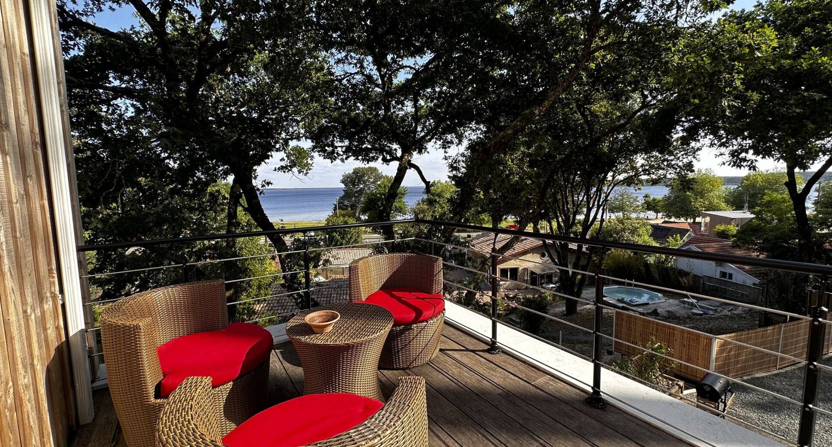 Villa „Mimosa – Außergewöhnlicher Seeblick“, private Terrasse & Wlan in Lac de Lacanau, Lacanau