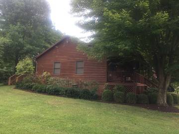 Log Cabin for 6 Guests in Shenandoah Valley, Picture 2
