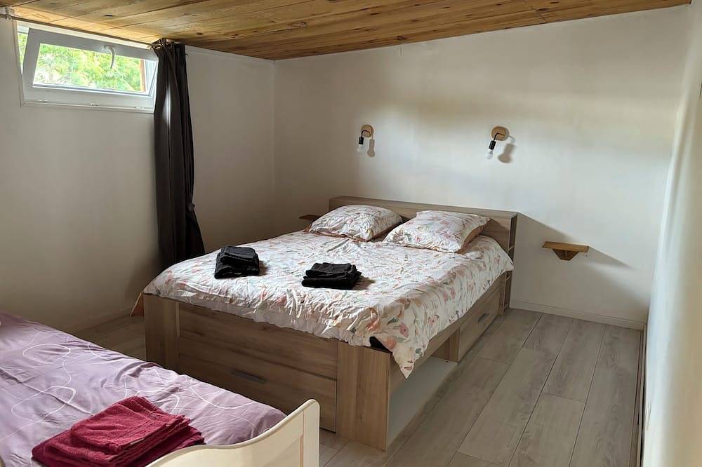 Cabane à la ferme avec piscine couverte et jacuzzi in Les Églisottes-et-Chalaures, Région de Libourne