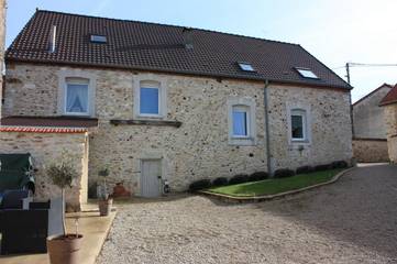 Gîte pour 11 personnes, avec vue et jardin dans Grauves