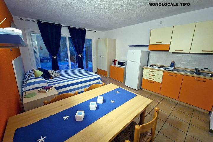 Entire apartment, Crystal clear sea water - apartments, studio with AC in Marina d'Oru, Ghisonaccia