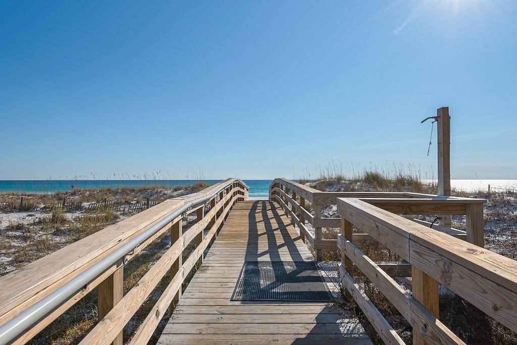 Ganze Wohnung, ⭐Stunning Gulf Views~Steps 2 Beach~2 Pools + Hot Tub~3Br Mainsail 176⭐ in Tang-O-Mar Beach, Miramar Beach