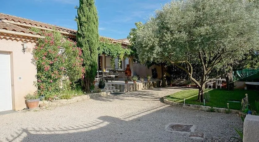 Alojamiento y desayuno para 2 personas, con jardín además de terraza y vistas - 1