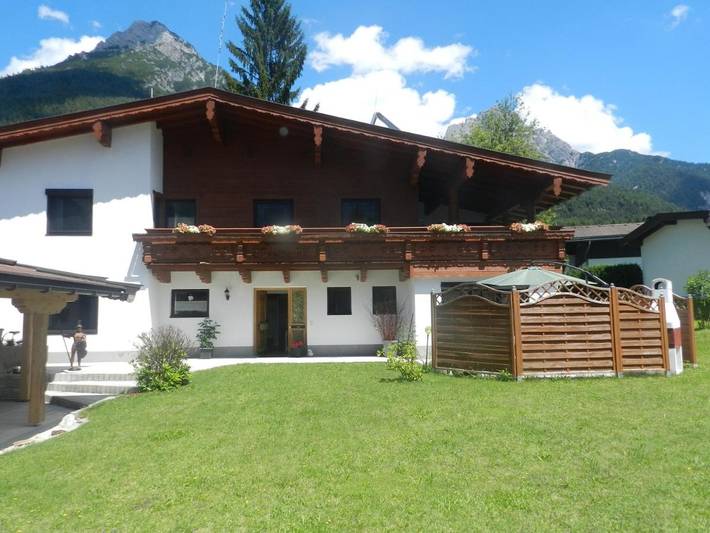 Ferienwohnung für 3 Personen, mit Terrasse und Garten sowie Ausblick in Sankt Ulrich am Pillersee - 2
