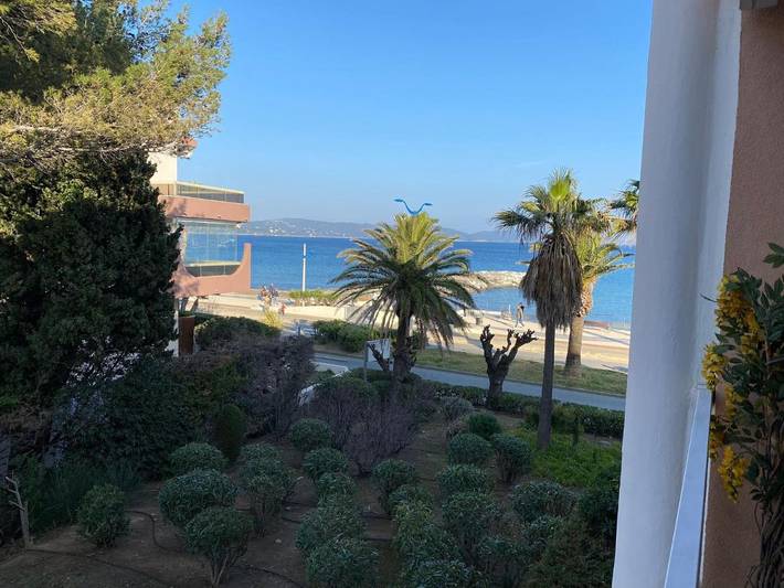 Gîte pour 4 personnes, avec terrasse et vue, animaux acceptés dans Plage Des Tamaris Cavalaire Sur Mer - 2