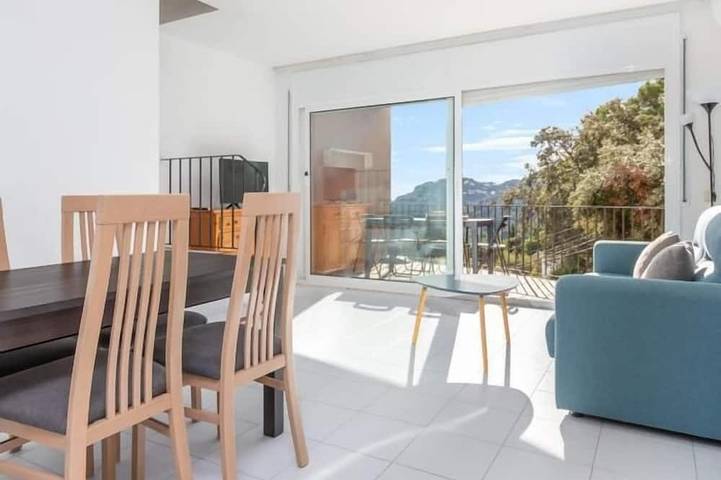 Ferienwohnung für 5 Personen, mit Balkon und Pool sowie Garten - 1