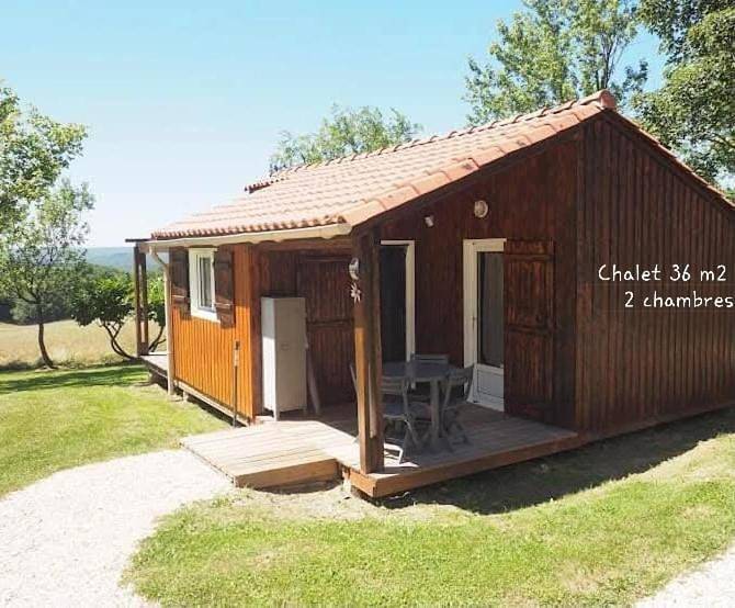 Gîte pour 5 personnes, avec Balcon et Terrasse ainsi que Jardin et Vue à Causse-et-Diège
