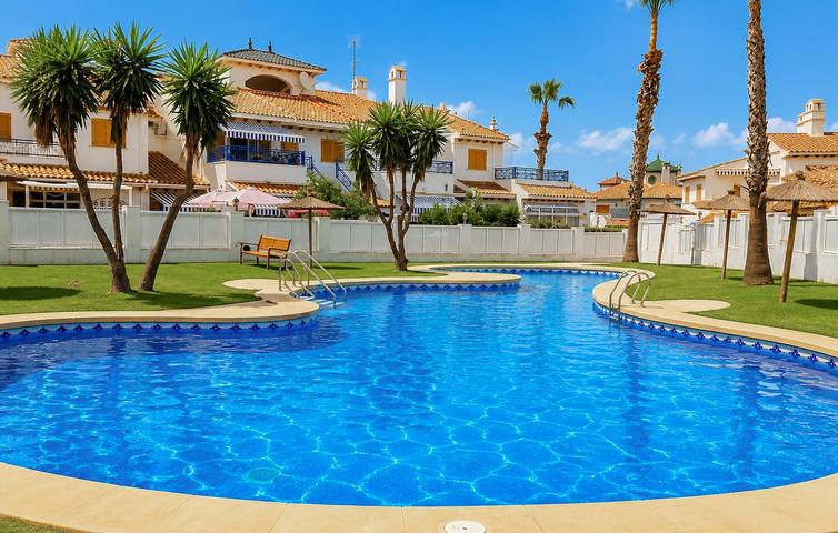 Acogedor apartamento de 2 dormitorios con piscina y terraza, a 1,5 km de Playa Cala Rincón in Pilar de la Horadada, Costa Blanca