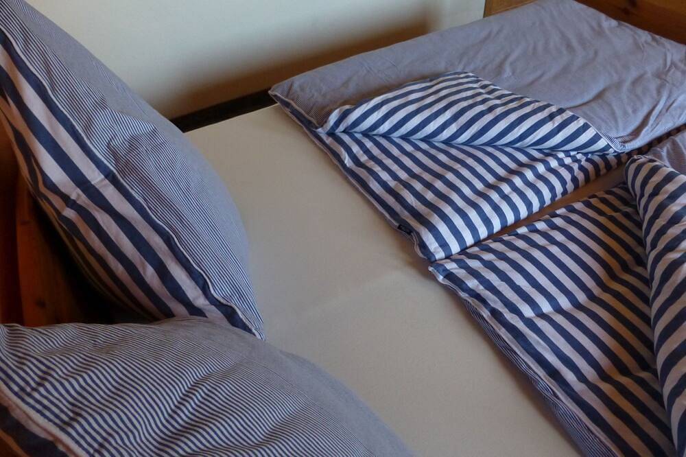 Ganze Wohnung, Ferienwohnung 'Wollgras, 100qm' mit Bergblick und Wi-Fi in Ostrach, Nördlicher Bodensee region