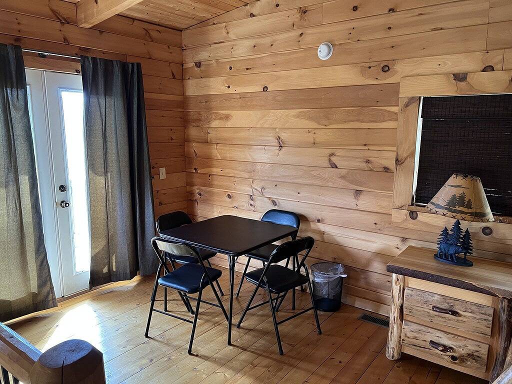 Neue, 3-stöckige Hütte mit großem Hobbyraum mit Whirlpool, neben einem 7 Hektar großen See! in Daniel Boone National Forest