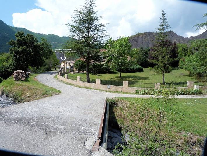 Gîte pour 5 personnes, avec balcon et jardin à La Robine-sur-Galabre