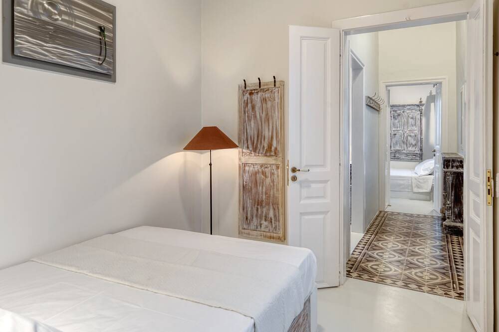 Entire apartment, My Secret Mojo 2 – Stylish Serifos Home with Balcony & En-Suite Comfort in Cyclades