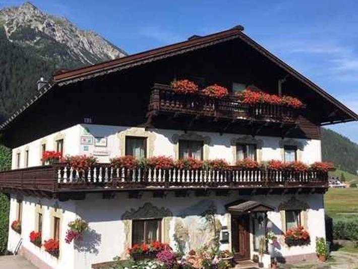 Ferienwohnung für 2 Personen, mit Balkon und Ausblick in Nesselwängle