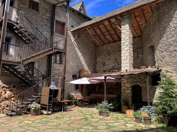 Casa rural para 8 personas, con jacuzzi además de jardín y piscina, Familias con niños en Provincia de Lleida - 2