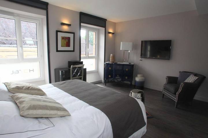 Hôtel pour 2 personnes, avec Terrasse et Jardin dans Châteauneuf-en-Thymerais