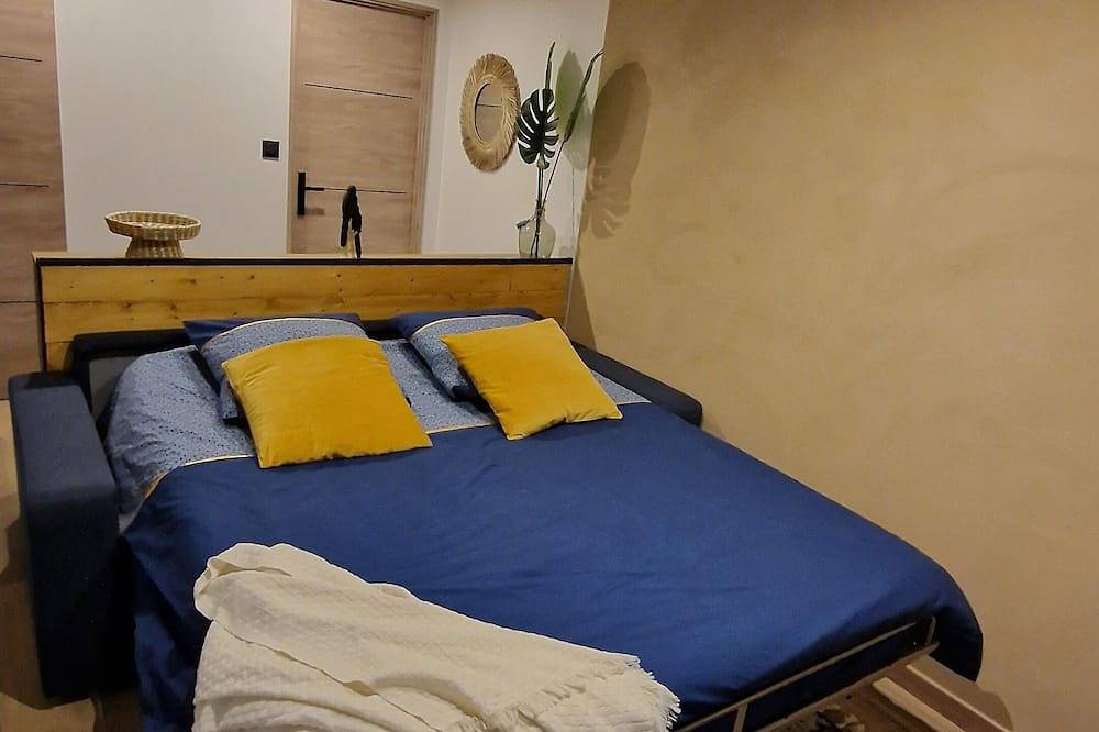 Appartement entier, T2 /3 de 60 m2 rez de villa proche Calanques de Cassis Aubagne La Ciotat et Spa in Carnoux-en-Provence, Côte méditerranéenne (France)